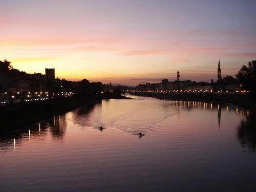 Immagine con tramonto, fiume, luci, canoe, scie, riflessi, acqua, riflesso