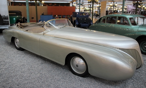 Immagine con auto, automobile, ruote, argento, prototipo, decappottabile, grigio, bolide, parabrezza, epoca, salone