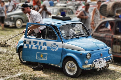 Immagine con cinquecento, polizia, auto, automobile, azzurro, targa, raduno, lampeggiante