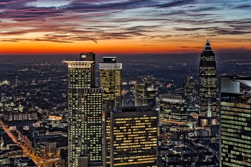 Immagine con tramonto, grattacieli, luci, panorama, altezza, città, nuvole, grattacielo, metropoli, finestre