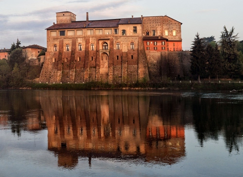 Immagine con acqua, riflesso, alberi, fiume, finestre, castello, lago, palazzo, cielo, specchio, fortezza