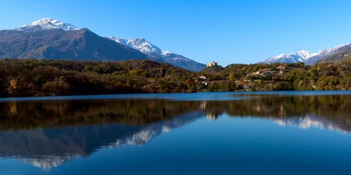 Immagine con montagne, lago, riflesso, neve, acqua, cielo, panorama, riflessi, alberi