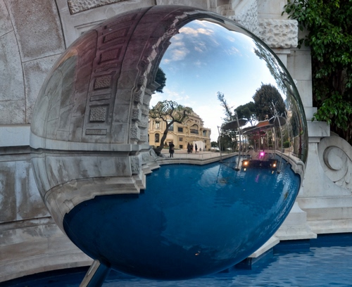 Immagine con sfera, riflesso, acqua, fontana, metallo, blu
