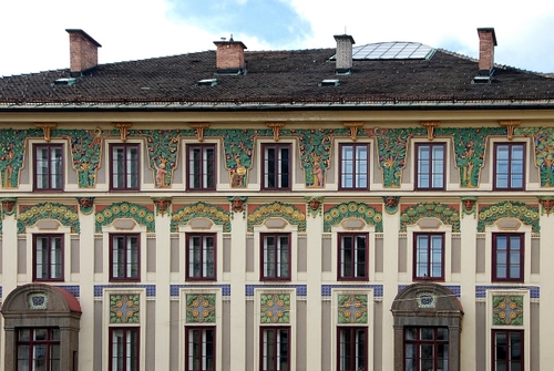 Immagine con finestre, liberty, palazzo, comignoli, casa, tetto, decorazioni, camini