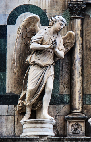 Immagine con angelo, colonna, ali, marmo, statua, preghiera