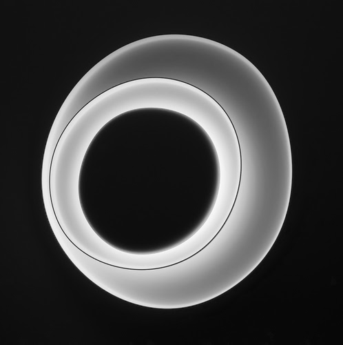 Immagine con nero, bianco, bianconero, cerchi, grigio, cerchio