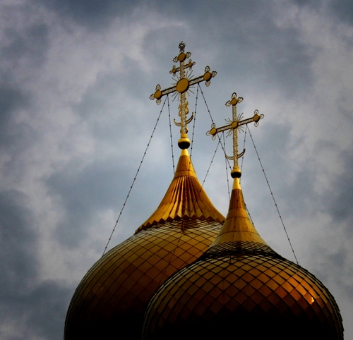 Immagine con cupole, croci, oro, nuvole, due, cielo