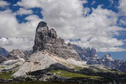 Immagine con nuvole, montagna, cielo, rocce, montagne, verde, cima, roccia, dolomiti