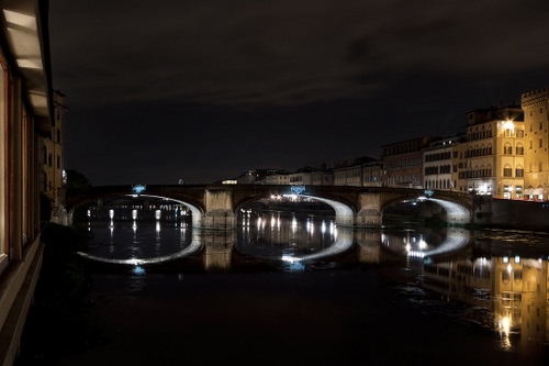 Immagine con ponte, archi, notte, fiume, riflesso, acqua, luci, notturno, sera, riflessi