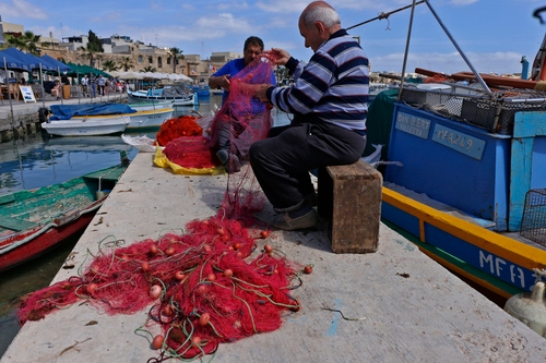 Immagine con barche, porto, rete, pescatori, reti, rosso, pescatore, mare, rosse