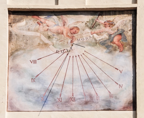 Immagine con meridiana, angeli, orologio, numeri, muro, ombra, ore, solare, angioletti, sole, affresco