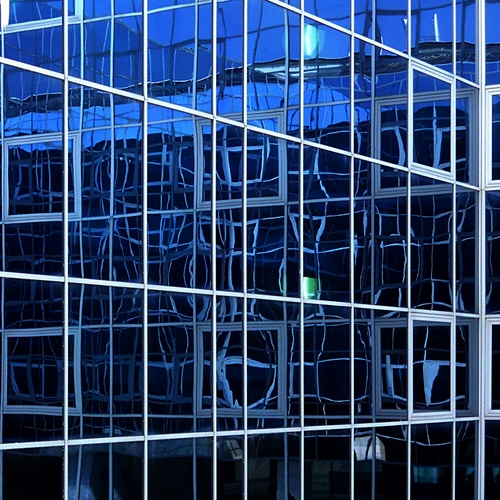 Immagine con blu, finestre, riflessi, vetri, parete, azzurro, vetro, riflesso, geometrie, vetrate