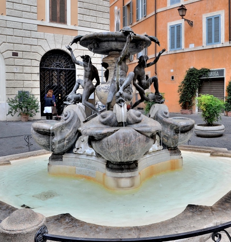 Immagine con fontana, statue, acqua, lampione, tartarughe, piazza, vasca, sculture