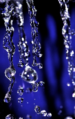 Immagine con gocce, blu, acqua, trasparenza, nero, zampilli, trasparente