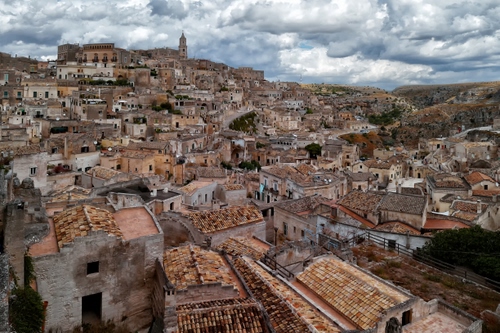 Immagine con tetti, panorama, case, nuvole, paese, città, sassi, matera