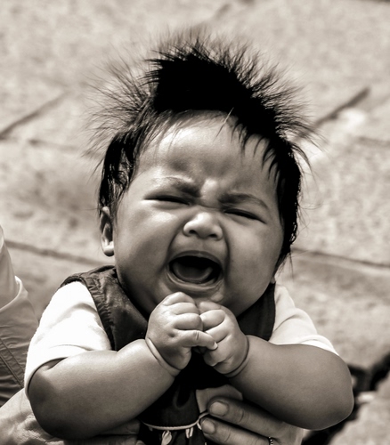 Immagine con capelli, bambino, mani, pianto, bocca, bianconero, piccolo, piange