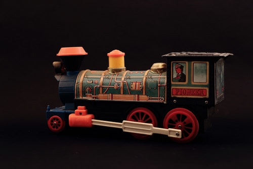 Immagine con ruote, giocattolo, locomotiva, treno, nero, trenino, antico, rosso