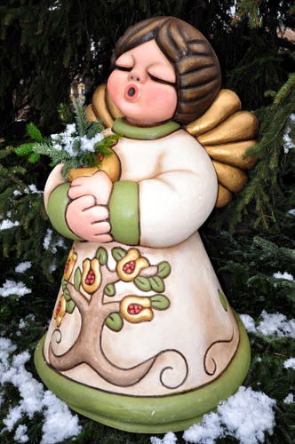 Immagine con neve, angelo, natale, ali, angioletto, abete, ceramica, rami