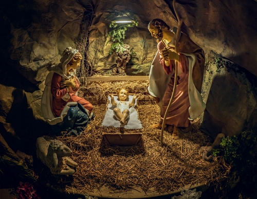 Immagine con presepe, madonna, bambino, paglia, natale, statue, giuseppe, natività, gesù, pecora, maria, culla