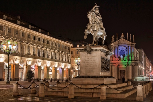 Immagine con monumento, piazza, statua, notte, torino, cavallo, chiesa, luci, notturno