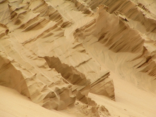 Immagine con sabbia, deserto, giallo, dune, astratto, vento, rocce, linee