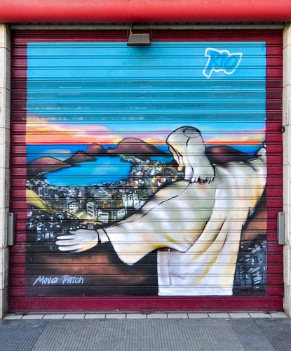 Immagine con cristo, serranda, murales, saracinesca, azzurro, mare, rio, disegno, dipinto, brasile, panorama, cielo, firma, bianco, negozio