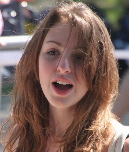 Immagine con capelli, bocca, ragazza, occhi, donna, viso, ritratto, denti, naso, sorriso