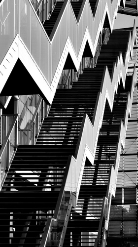 Immagine con scale, bianconero, gradini, scalini, geometria, nero, ombre, scala, bianco, linee, prospettiva, geometrico, metallo