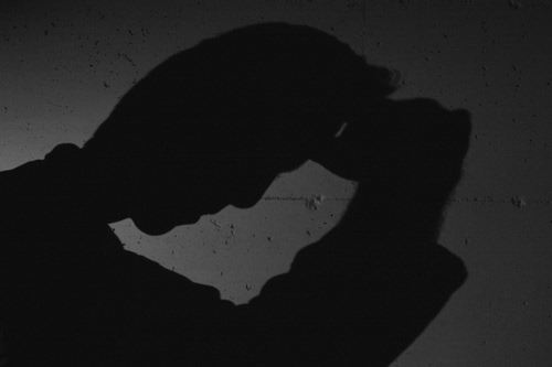 Immagine con ombra, uomo, testa, bianconero, profilo, silhouette, nero, figura, grigio, braccio, muro, ritratto