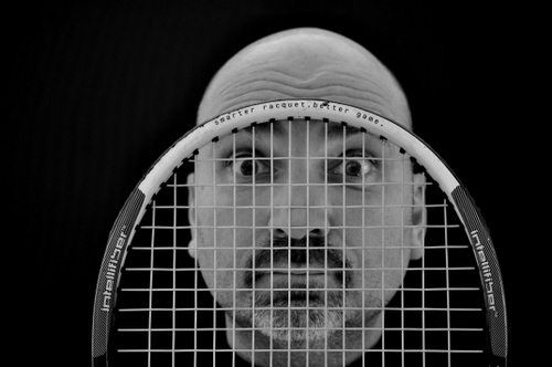 Immagine con racchetta, tennis, nero, occhi, bianconero, baffi, viso, uomo, rughe, pelato, corde