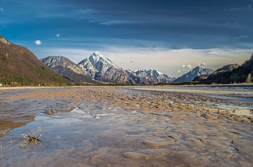 Immagine con acqua, fiume, panorama, neve, montagna, montagne, lago, cielo