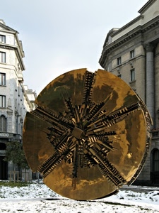 pomodoro, oro, scultura, bronzo, disco, milano, monumento, cerchio, neve, palazzi