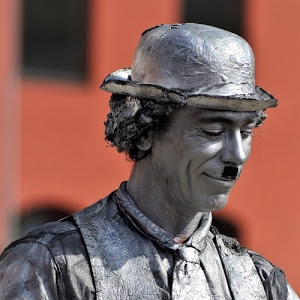 cappello, baffi, argento, cravatta, uomo, grigio, sorriso, mimo, capelli, statua, strada, artista, bombetta, maschera, charlot, ritratto, naso, volto