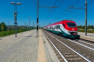 treno, binari, stazione, ferrovia, lampioni, binario, fili, rotaie, rosso