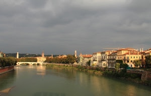 fiume, ponte, cielo, nuvole, acqua, case, alberi, panorama, città, paesaggio, campanili, riflessi, riflesso