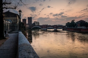 fiume, ponte, lampione, torre, tramonto, acqua, nuvole, muretto