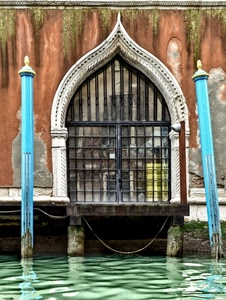 acqua, porta, pali, venezia, canale, laguna, attracco, inferriata, arco, azzurro, finestra, portone, due