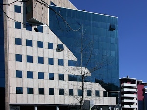 finestre, edificio, vetro, albero, architettura, palazzi, cielo, quadrati, bianco, azzurro, palazzo, balconi, moderno, vetrate, vetri, diagonale, cemento, rami