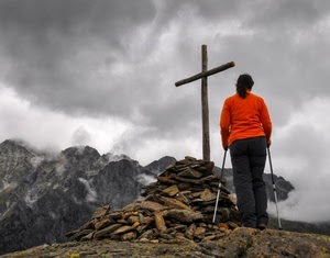 croce, montagna, nuvole, pietre, rosso, donna, montagne, legno