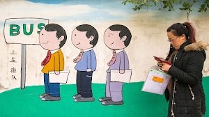 donna, tre, murales, verde, bus, fermata, attesa, murale, cravatte, cravatta, occhiali, muro, capelli, giapponese, nero, giaccone, graffiti, borsa, foglie, cartello