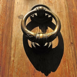 legno, ombra, porta, battente, batacchio, battiporta, cerchio, anello, metallo, maniglia, bronzo, ottone, portone, venature, ombre