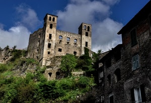 castello, torri, verde, finestre, rudere, ruderi, cielo, rovine, borgo, piante, alberi, abbandono