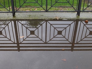 riflesso, acqua, ringhiera, quadrati, pozzanghera, geometrico, erba, geometrie, geometria, ferro