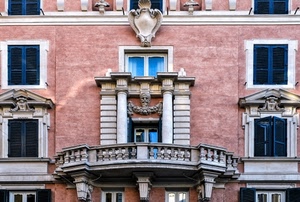 balcone, finestre, stemma, colonne, palazzo, facciata, rosa, persiane