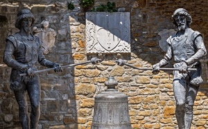 statue, campana, cuore, due, muro, stemma, batacchi, bronzo, metallo, pietra