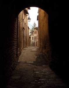 vicolo, lampione, arco, case, albero, strada, finestre