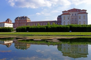 riflesso, palazzo, acqua, reggia, verde, fiume, nuvole, prato, lago, siepe, cielo, palazzi