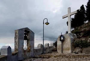 campana, lampione, croce, alberi, nuvole, cielo, cimitero, merli, monumento, campanile
