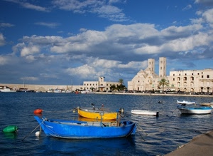 barche, nuvole, mare, porto, azzurro, campanili, cielo, giallo, chiesa, boe, boa, verde, finestre, palazzi, duomo, palme, case