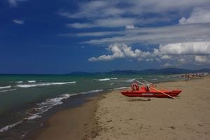 mare, nuvole, cielo, spiaggia, sabbia, onde, pattino, remi, rosso, acqua, azzurro, salvagente, bianco, imbarcazione